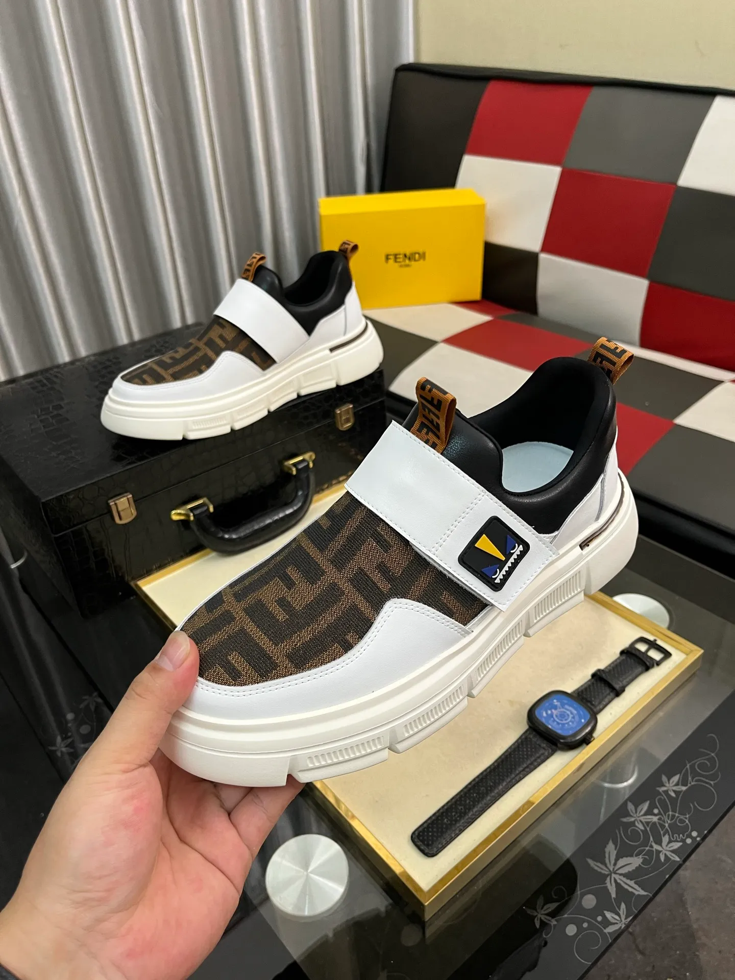 Men's Men's Shoes💰420⌚️⌚️[FENDI] Fendi's classic and comfortable men's, this complex sneaker is made of soft calfskin➕genuine leather lining➕original ultra-light rubber material with rough outsole. This unique light style is suitable for the casual and refined sensibility of this season. It is comfortable and natural on the feet. It is an everyday style for casual travel in autumn and winter! Code number: 38−443️⃣Colors available